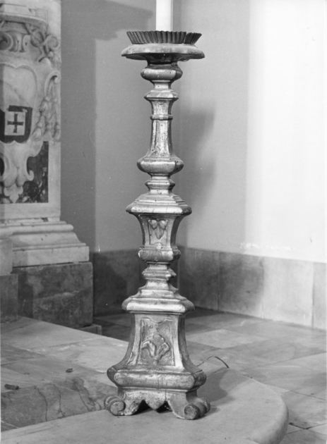 candeliere d'altare, serie - ambito garfagnino (sec. XIX)
