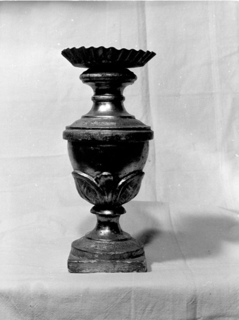 candeliere, serie - bottega lucchese (fine sec. XIX)