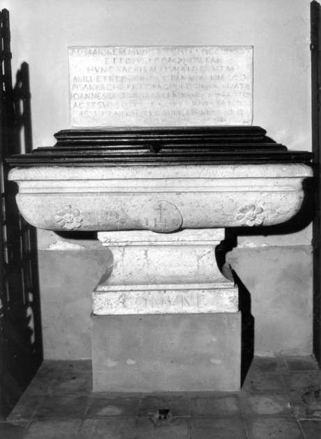 fonte battesimale - a vasca - bottega lucchese (sec. XVII)