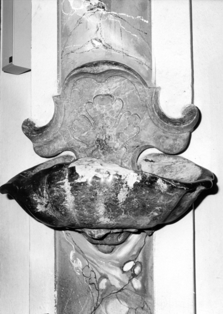 acquasantiera da parete, serie - bottega italiana (sec. XVIII)