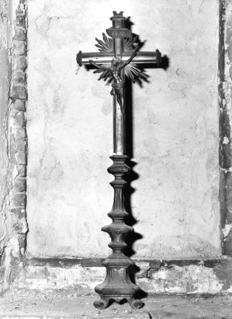 base per croce, serie - bottega lucchese (primo quarto sec. XVIII)