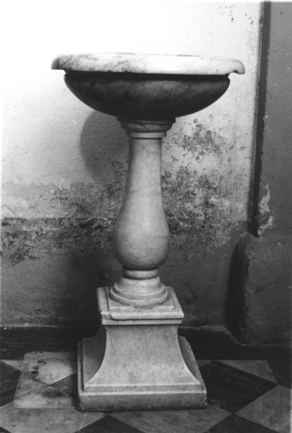 acquasantiera - a fusto - ambito apuoversiliese (sec. XVII)