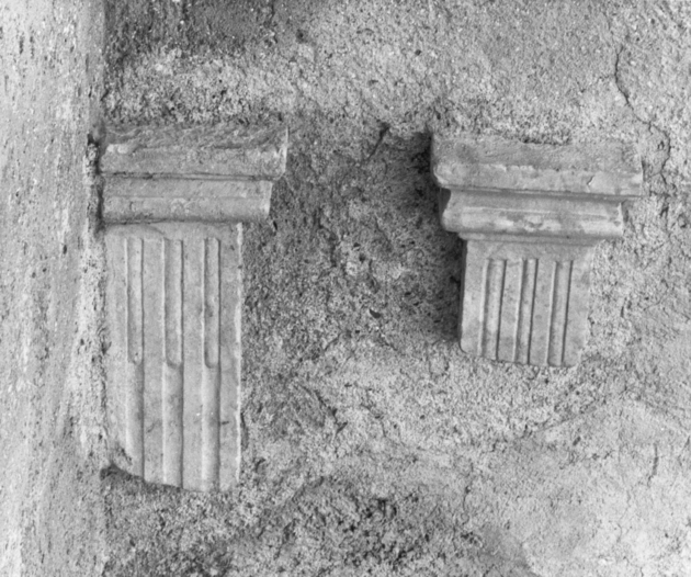 cornice architettonica, frammento - ambito apuoversiliese (sec. XVI)