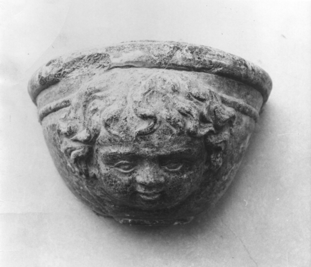 acquasantiera da parete - ambito apuoversiliese (sec. XVII)