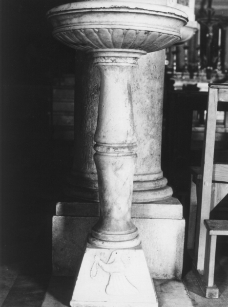 acquasantiera - a fusto - ambito apuoversiliese (sec. XVIII)