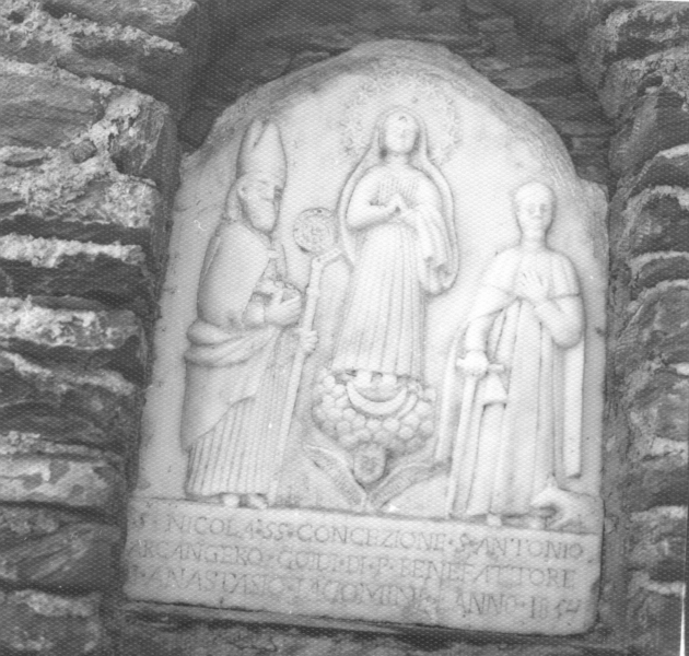 IMMACOLATA CONCEZIONE CON SAN NICOLA E SANT'ANTONIO ABATE (rilievo) - ambito apuoversiliese (sec. XIX)