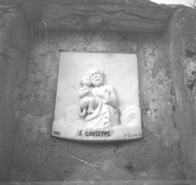 San Giuseppe e Gesù Bambino (rilievo) - ambito apuoversiliese (sec. XIX)