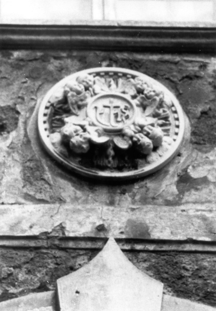 monogramma cristologico (rilievo) - ambito apuoversiliese (sec. XVIII)