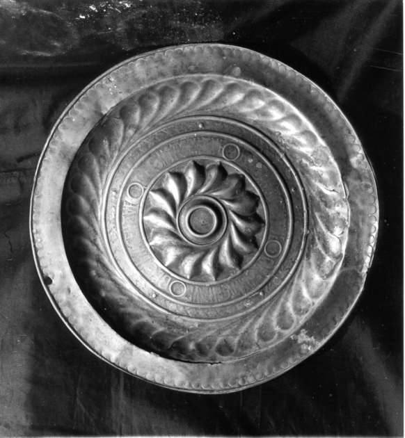 bacile - bottega toscana (fine/inizio secc. XV/ XVI)