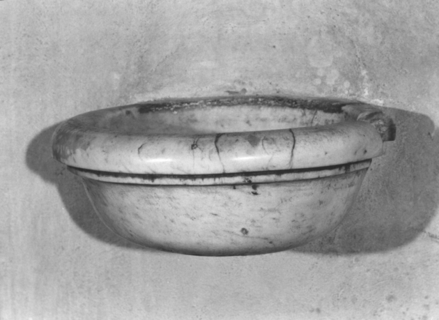 acquasantiera da parete - ambito lucchese (fine/inizio secc. XVIII/ XIX)