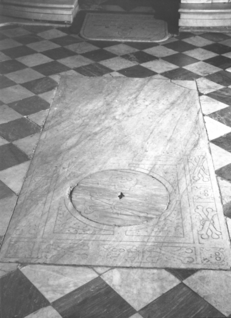 lastra tombale - ambito versiliese (sec. XVIII)