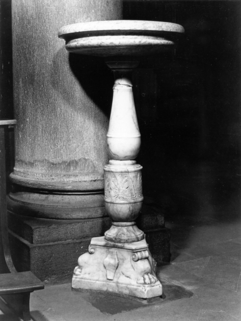 acquasantiera - a fusto - ambito apuoversiliese (prima metà sec. XVI)