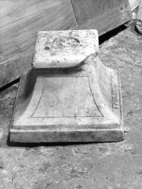 base - ambito lucchese (?) (secc. XVII/ XVIII)