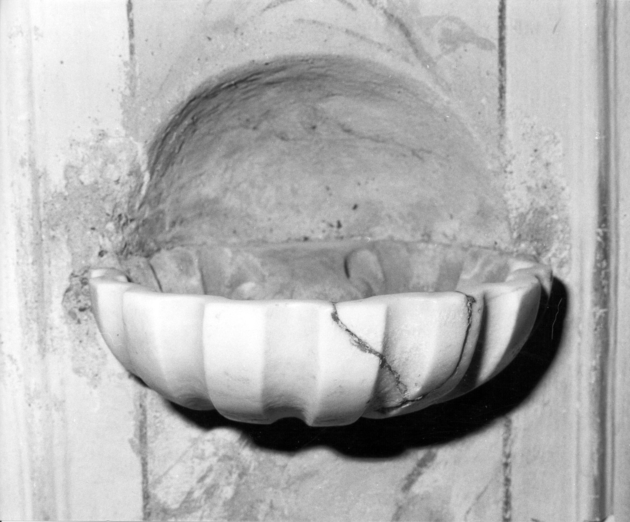 acquasantiera da parete, serie - ambito apuoversiliese (sec. XVIII)