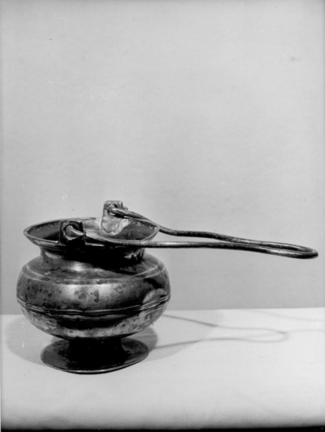 portasecchiello per l'acqua benedetta - bottega toscana (fine/inizio secc. XVI/ XVII)