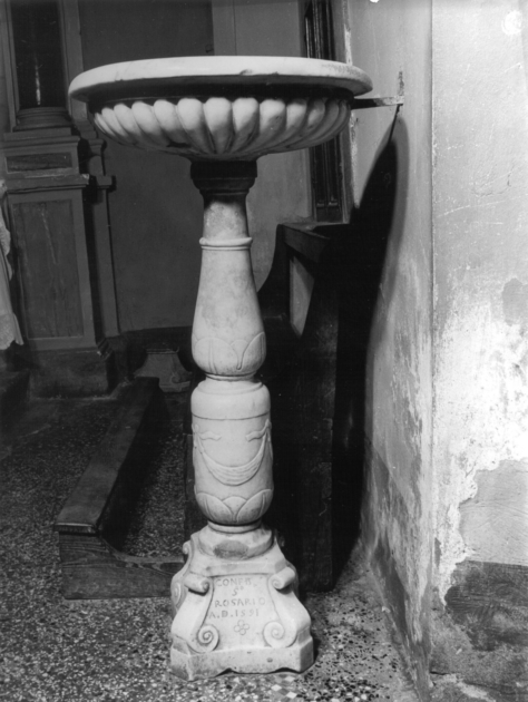 acquasantiera - a fusto - ambito apuoversiliese (sec. XVI)