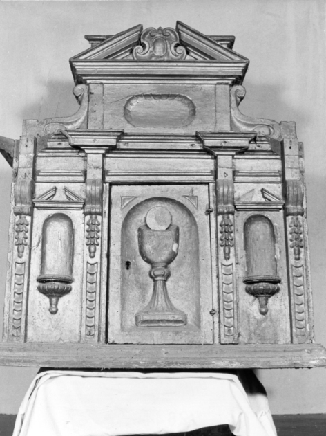 tabernacolo - a frontale architettonico - ambito garfagnino (sec. XVII)