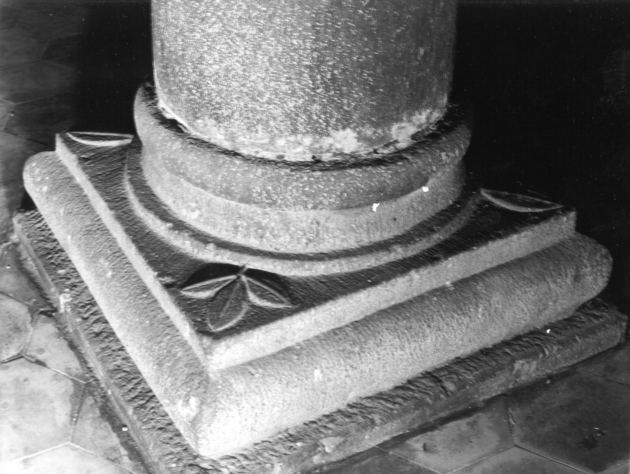 base di colonna, serie - ambito garfagnino (secc. XVI/ XVII)