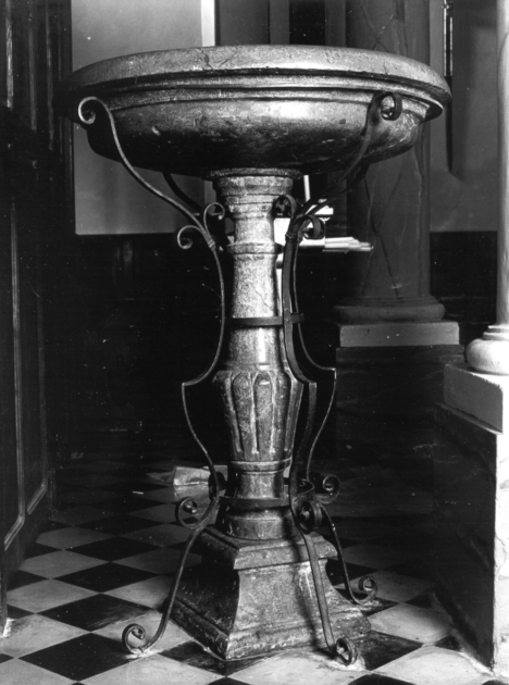 acquasantiera - a fusto - ambito garfagnino (sec. XVIII)