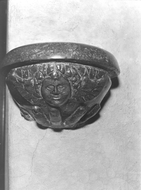 acquasantiera da parete - ambito garfagnino (sec. XVIII)