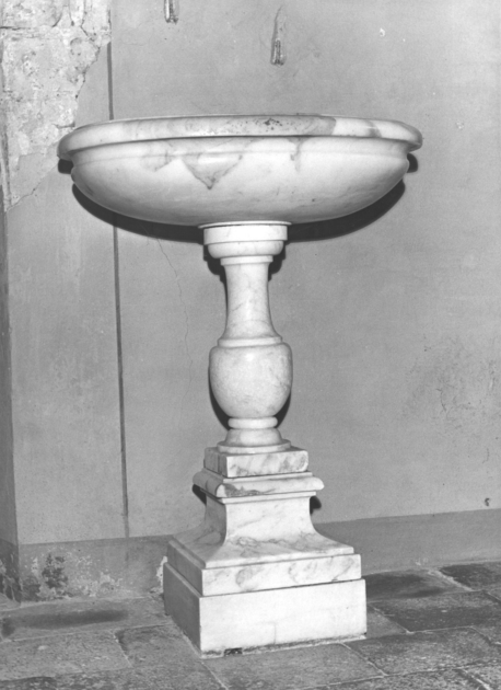 acquasantiera - a fusto - ambito apuoversiliese (sec. XVIII)