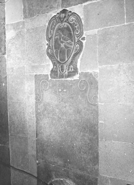 lastra tombale - ambito garfagnino (sec. XVII)