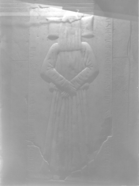 MONACO SU LETTO FUNEBRE (lapide tombale) - bottega toscana (sec. XV)