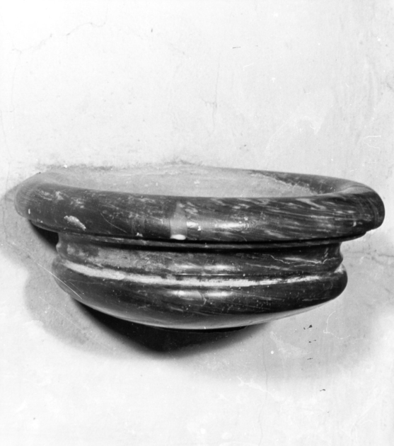 acquasantiera da parete - bottega toscana (sec. XVIII)