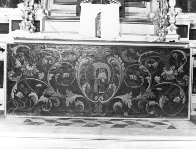 ANGELO CUSTODE TRA VOLUTE FITOMORFE (paliotto) - bottega italiana (inizio sec. XIX)