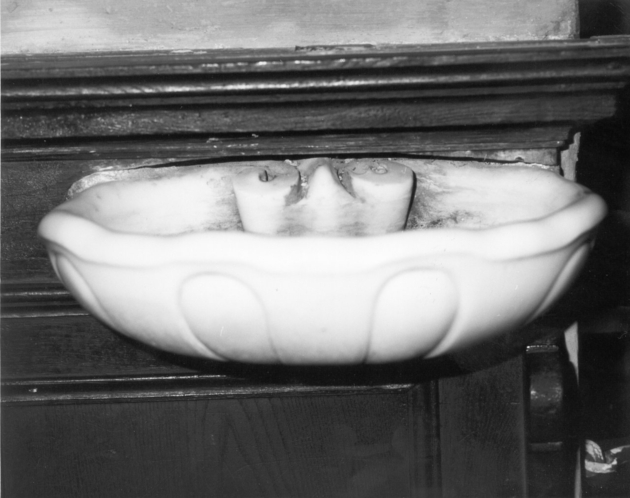 acquasantiera da parete - bottega lucchese (sec. XVIII)