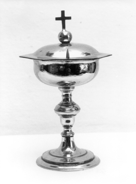 pisside - bottega italiana (prima metà sec. XX)