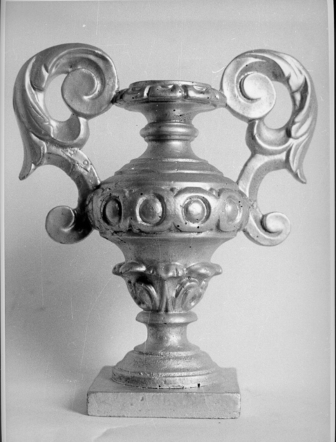 vaso d'altare con composizione floreale, serie - bottega toscana (sec. XVIII)