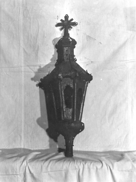 lanterna processionale, serie - ambito garfagnino (sec. XIX)