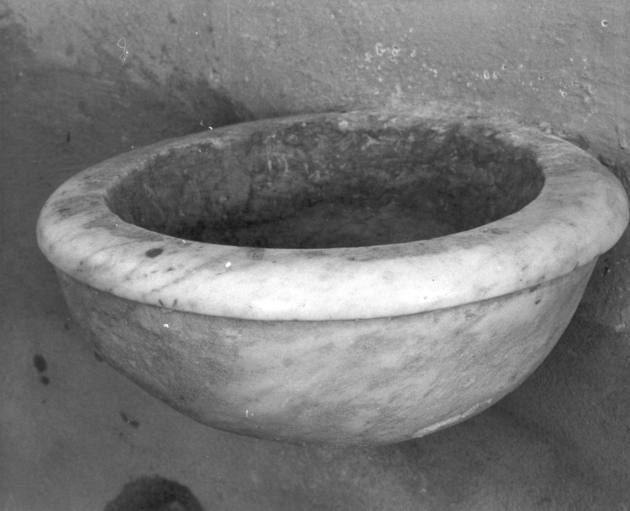 acquasantiera da parete - ambito garfagnino (sec. XVIII)