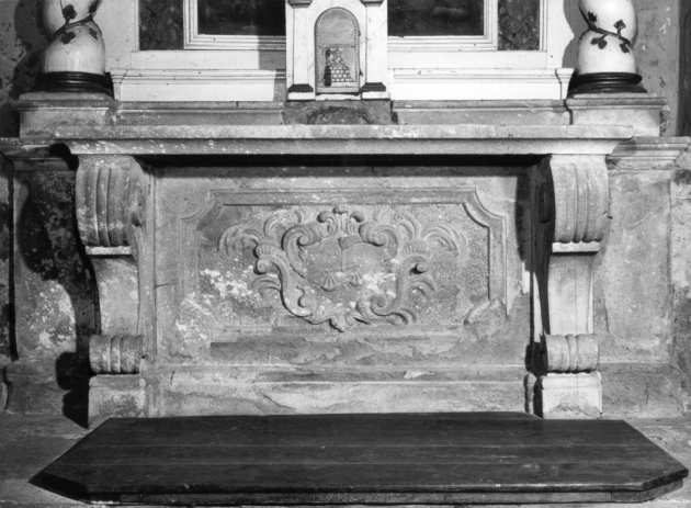 mensa d'altare - ambito apuoversiliese (inizio sec. XVIII)