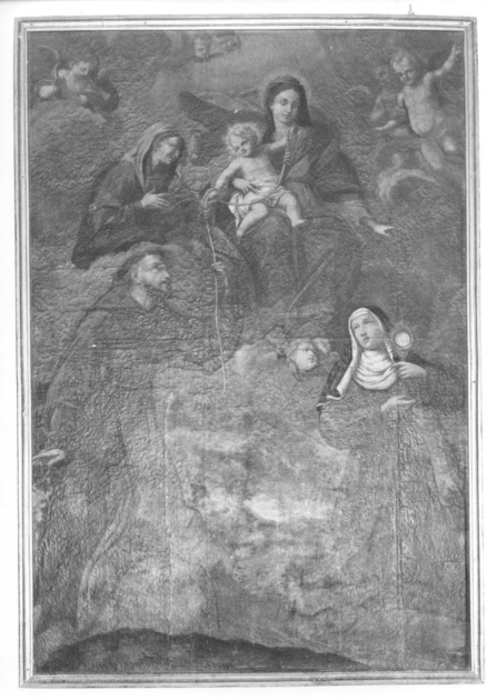 Madonna con Bambino in gloria con San Francesco d'Assisi e Santa Chiara (dipinto) di Corsetti Giovan Maria (sec. XVIII)