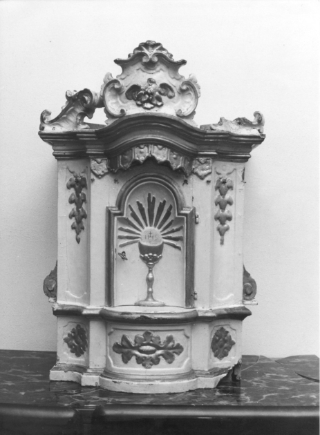 tabernacolo - a frontale architettonico - bottega lucchese (sec. XVIII)