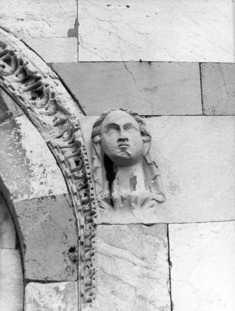 TESTA DI DONNA (scultura) - bottega italiana (sec. XIV)