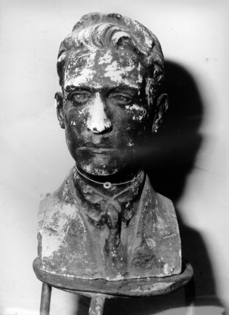 ritratto d'uomo (busto, opera isolata) di Angeloni Alfredo (sec. XX)