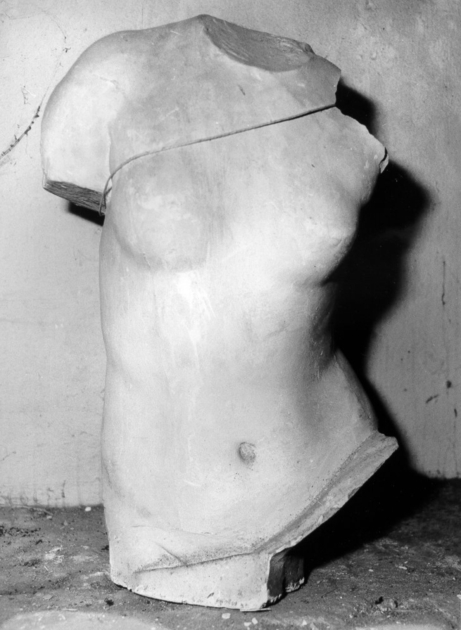 nudo femminile (scultura, opera isolata) di Angeloni Alfredo (sec. XX)
