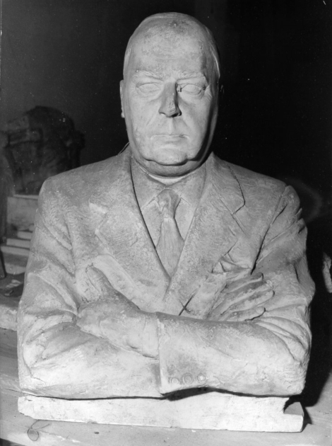 figura maschile (busto, opera isolata) di Angeloni Alfredo (sec. XX)