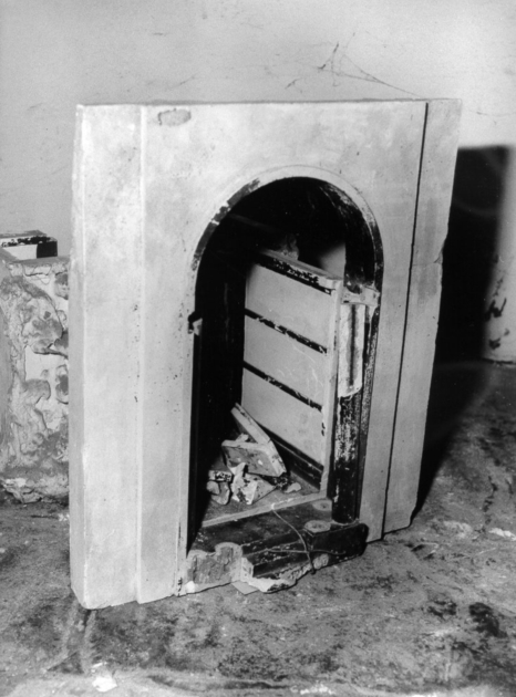 architettura (monumento funebre, opera isolata) di Angeloni Alfredo (sec. XX)