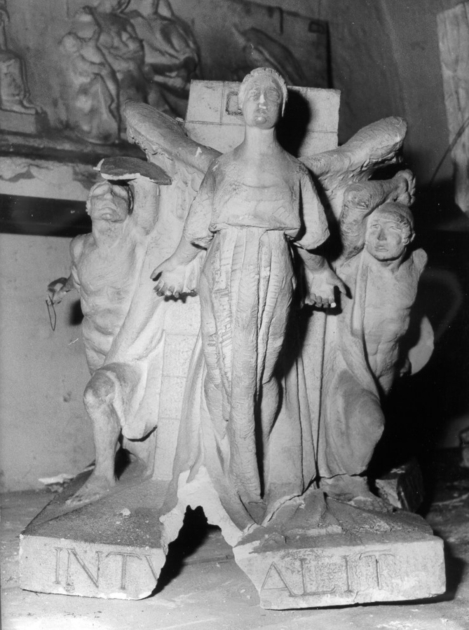 angelo con guerrieri (monumento, opera isolata) di Angeloni Alfredo (sec. XX)