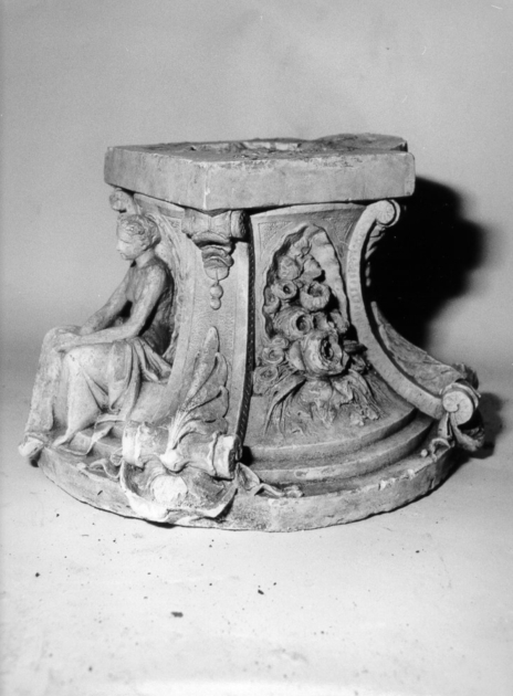 architettura (base di colonna, opera isolata) - bottega lucchese (secc. XIX/ XX)