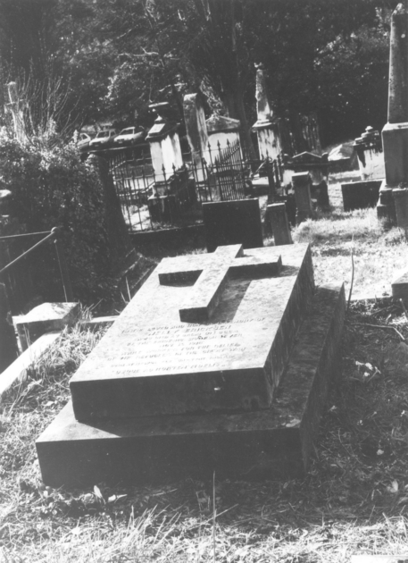 tomba - bottega italiana (sec. XX)