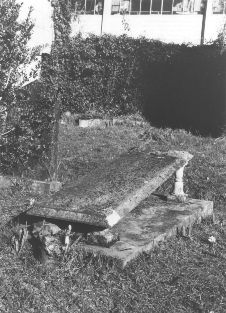 tomba - bottega italiana (sec. XIX)