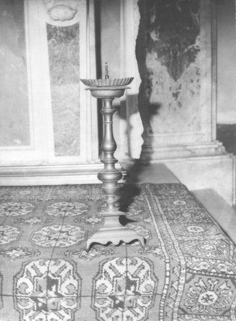 candeliere d'altare, serie - bottega toscana (sec. XVII)