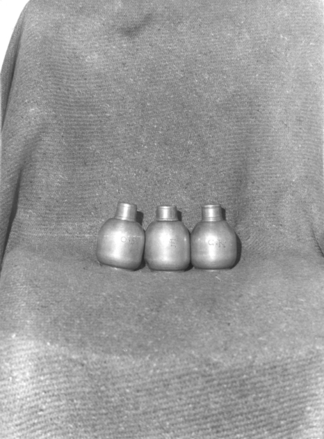 vasetti per oli santi, serie - bottega toscana (seconda metà sec. XVII)