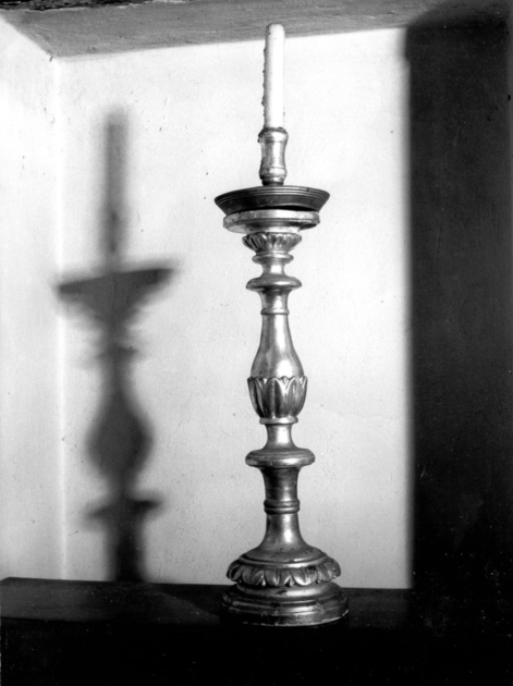 candelabro portatile, serie - bottega lucchese (sec. XVIII)