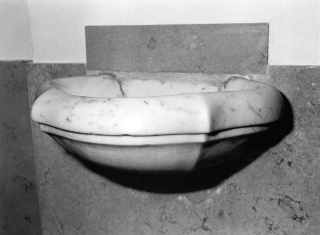 acquasantiera da parete - bottega lucchese (sec. XVIII)